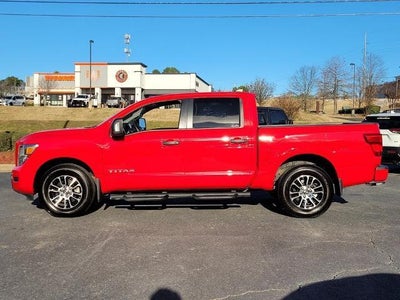 2024 Nissan Titan 4x4 Crew Cab SV