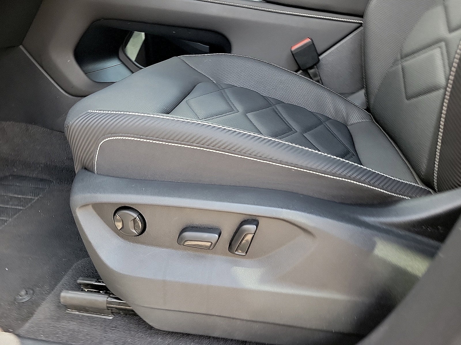 2025 Volkswagen Atlas Cross Sport 2.0T SE w/Technology 4MOTION