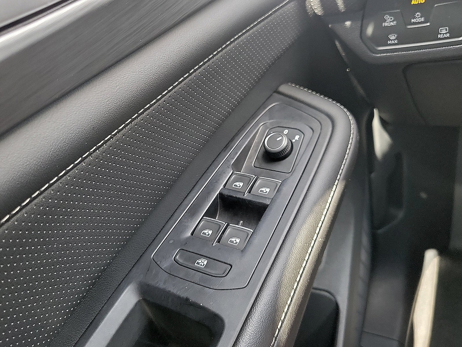 2025 Volkswagen Atlas Cross Sport 2.0T SE w/Technology 4MOTION
