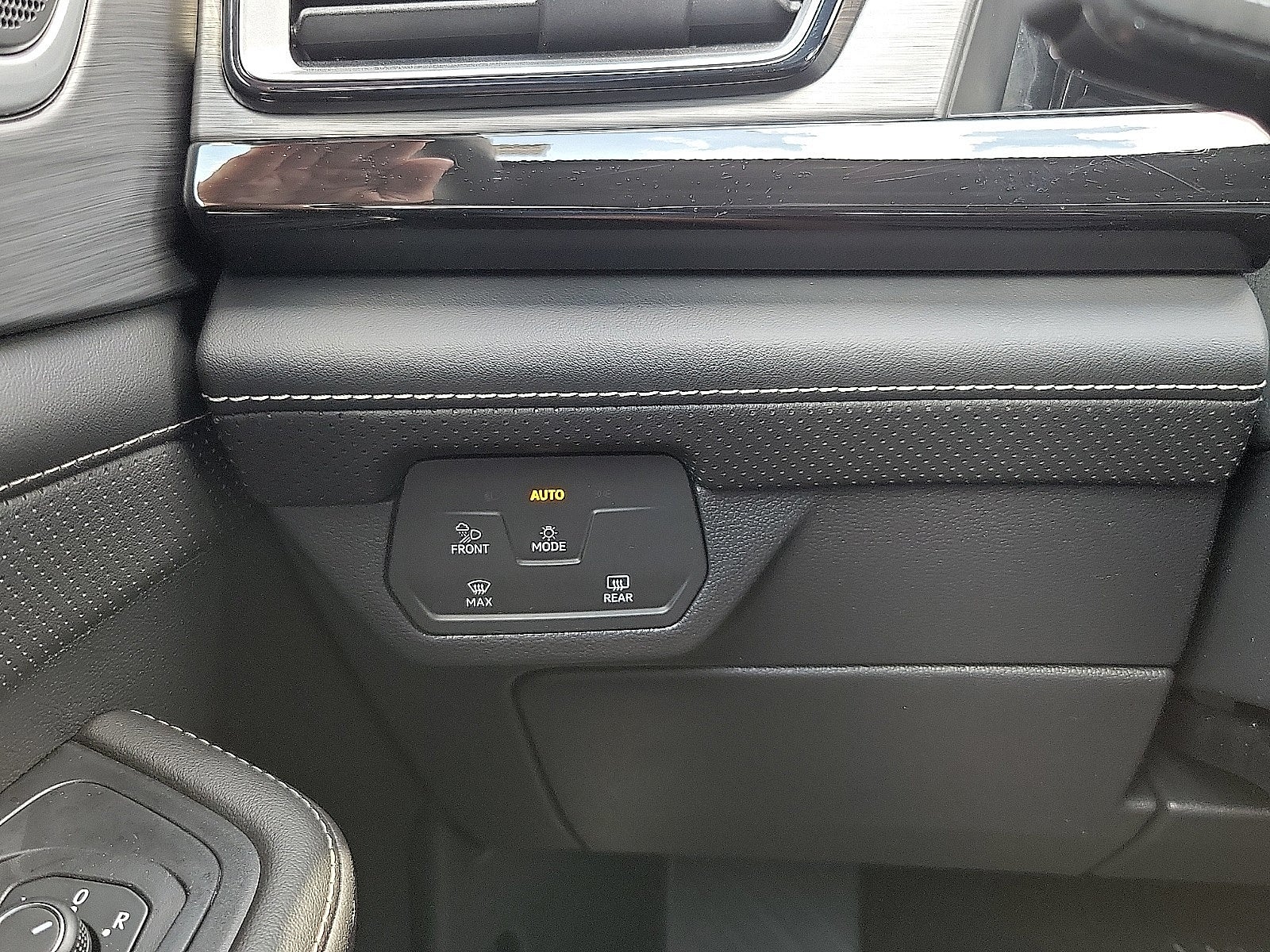 2025 Volkswagen Atlas Cross Sport 2.0T SE w/Technology 4MOTION