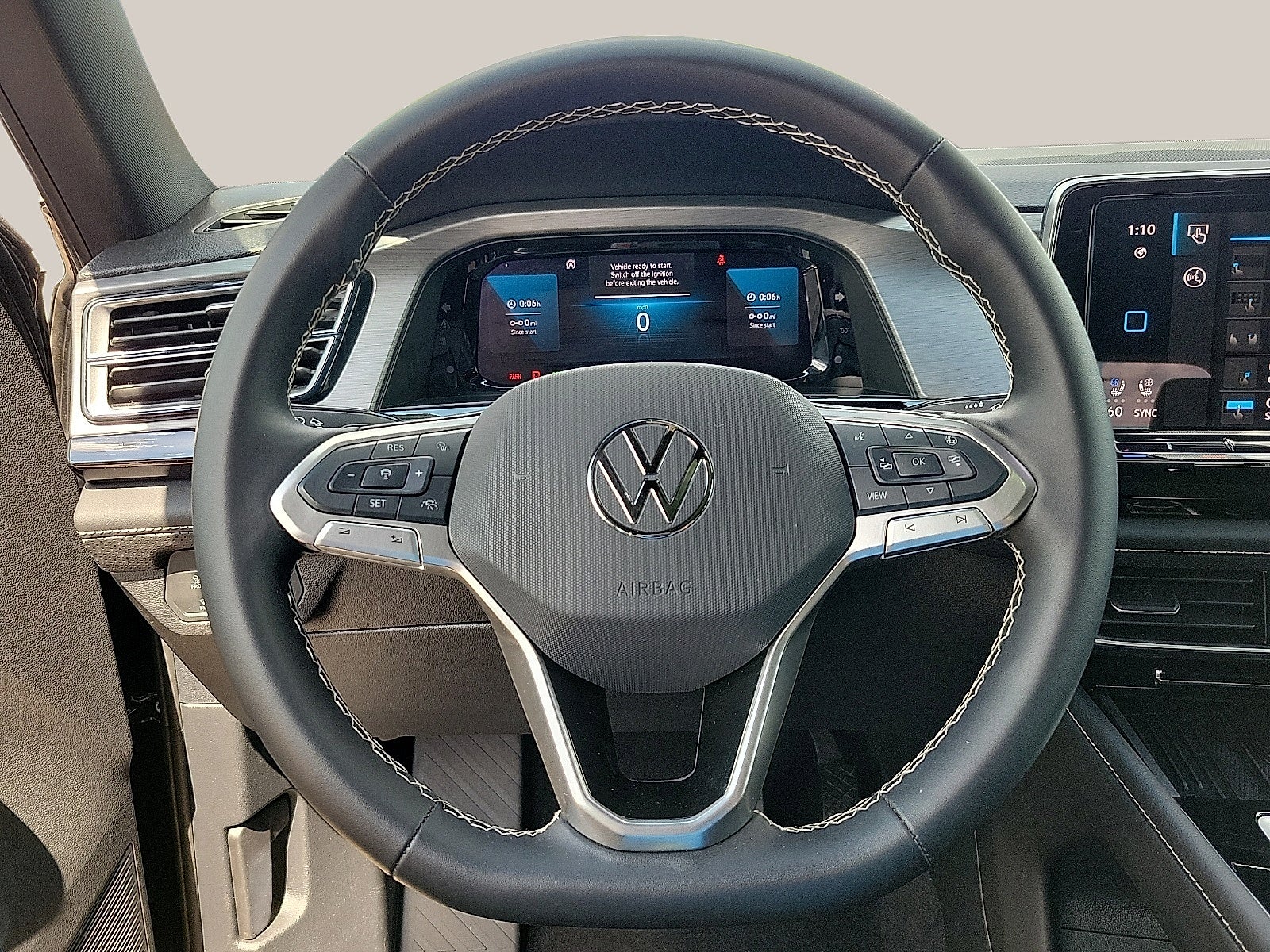 2025 Volkswagen Atlas Cross Sport 2.0T SE w/Technology 4MOTION