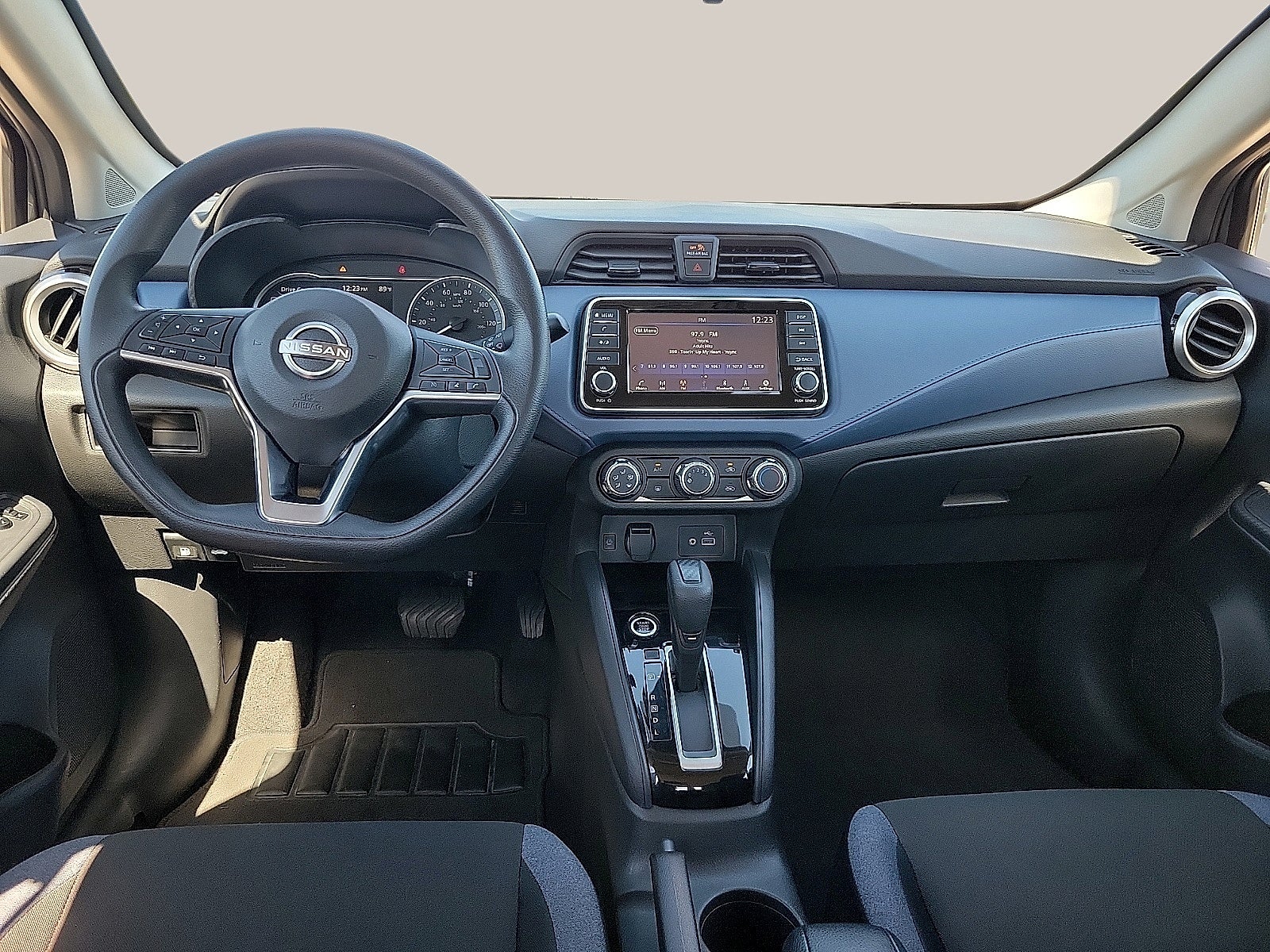 2025 Nissan Versa SV CVT