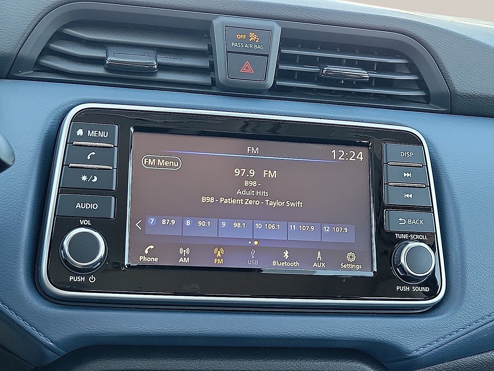 2025 Nissan Versa SV CVT