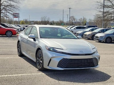 2025 Toyota Camry LE (SE)