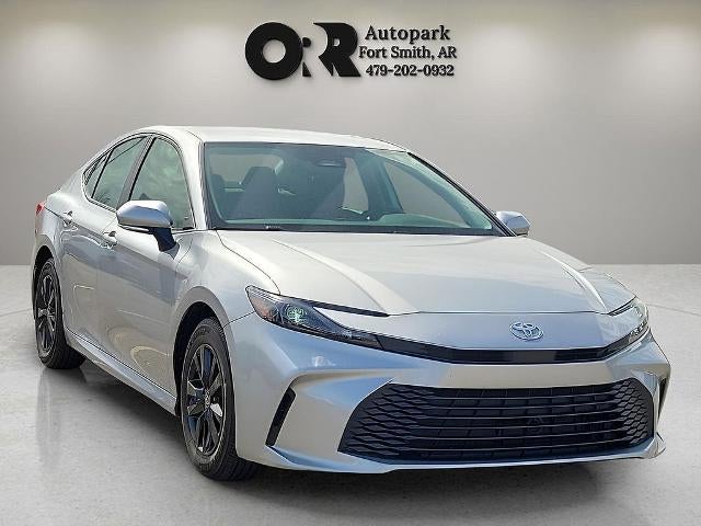 2025 Toyota Camry LE (SE)