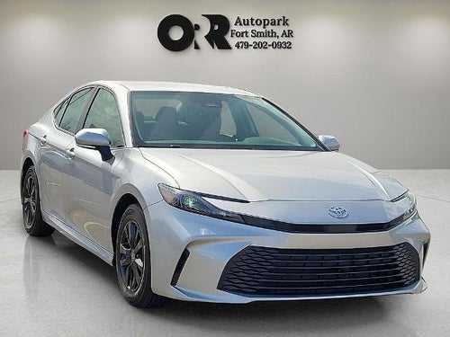 2025 Toyota Camry LE (SE)