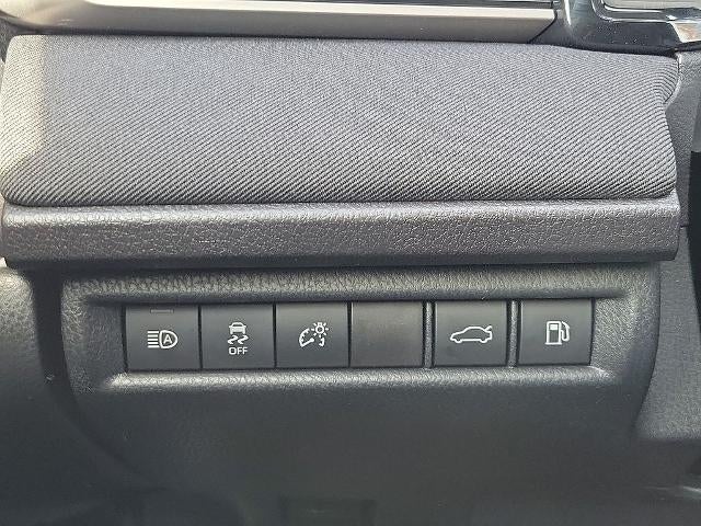 2025 Toyota Camry LE (SE)