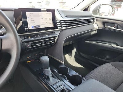 2025 Toyota Camry LE (SE)