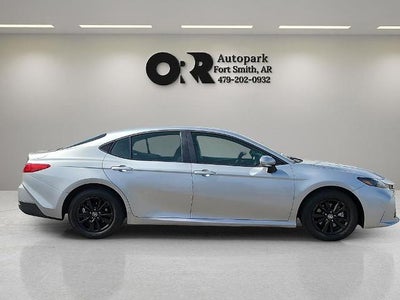 2025 Toyota Camry LE (SE)