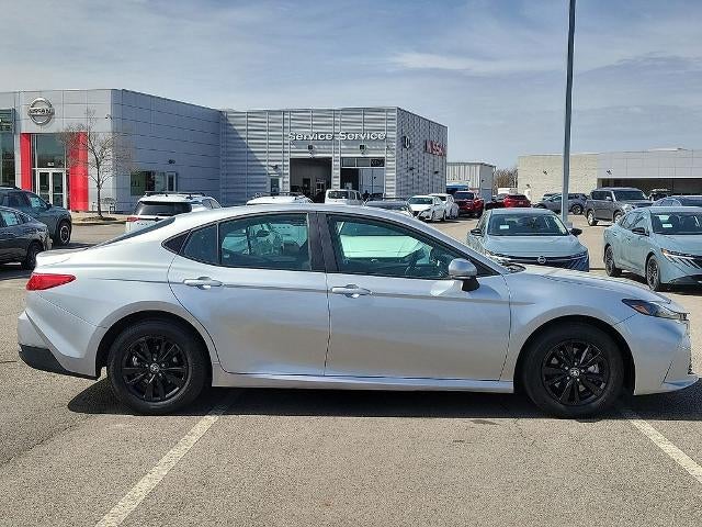 2025 Toyota Camry LE (SE)