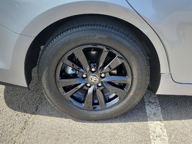 2025 Toyota Camry LE (SE)