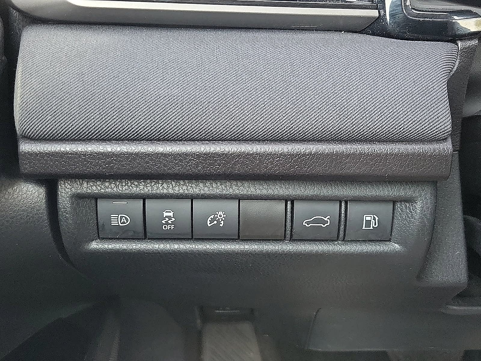 2025 Toyota Camry LE (SE)