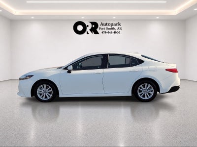 2025 Toyota Camry LE (SE)
