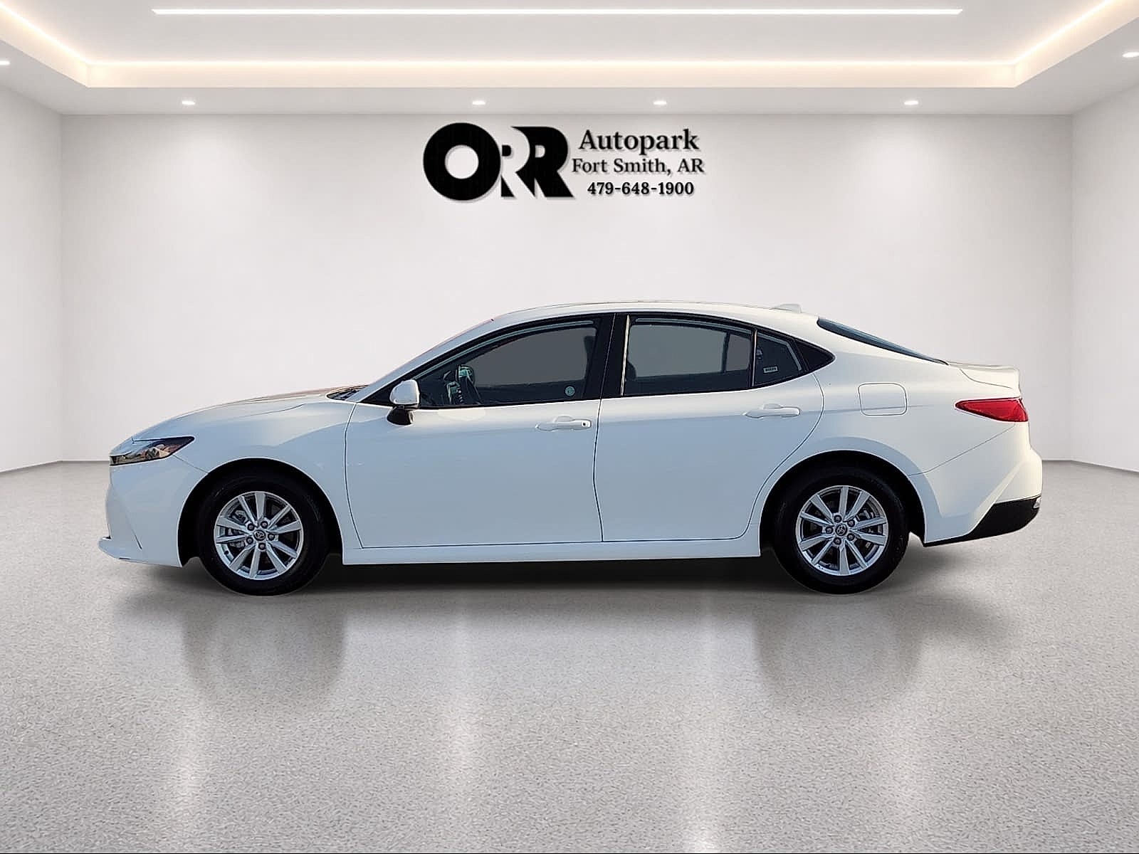 2025 Toyota Camry LE (SE)