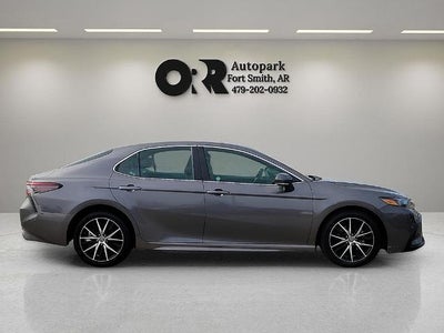 2024 Toyota Camry SE Auto (SE)