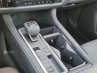 2025 Nissan Pathfinder Platinum 2WD