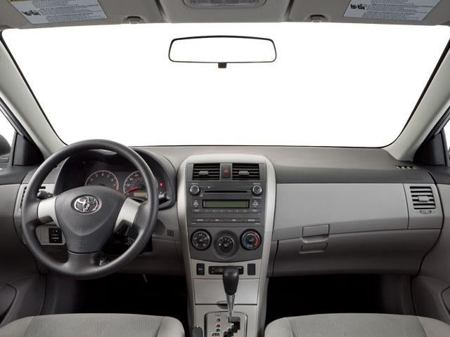 2013 Toyota Corolla 4dr Sdn Auto LE (Natl)