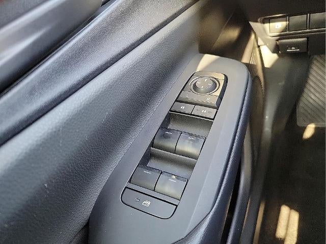 2024 Toyota Prius LE (Natl)