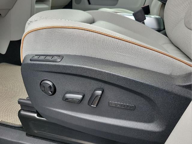 2025 Volkswagen ID. Buzz 1st Edition 4MOTION w/Two-Tone