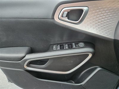 2024 Kia Soul LX IVT