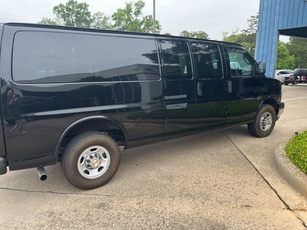 2024 Chevrolet Express 3500 LT Passenger