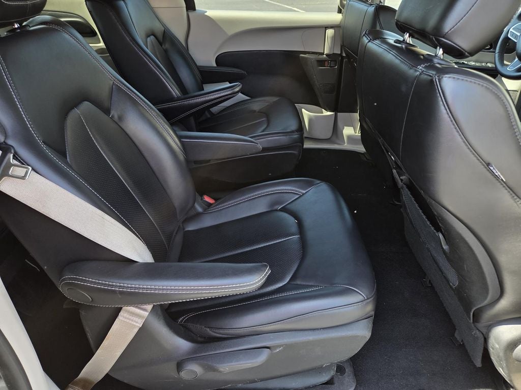 2023 Chrysler Pacifica Hybrid Touring L