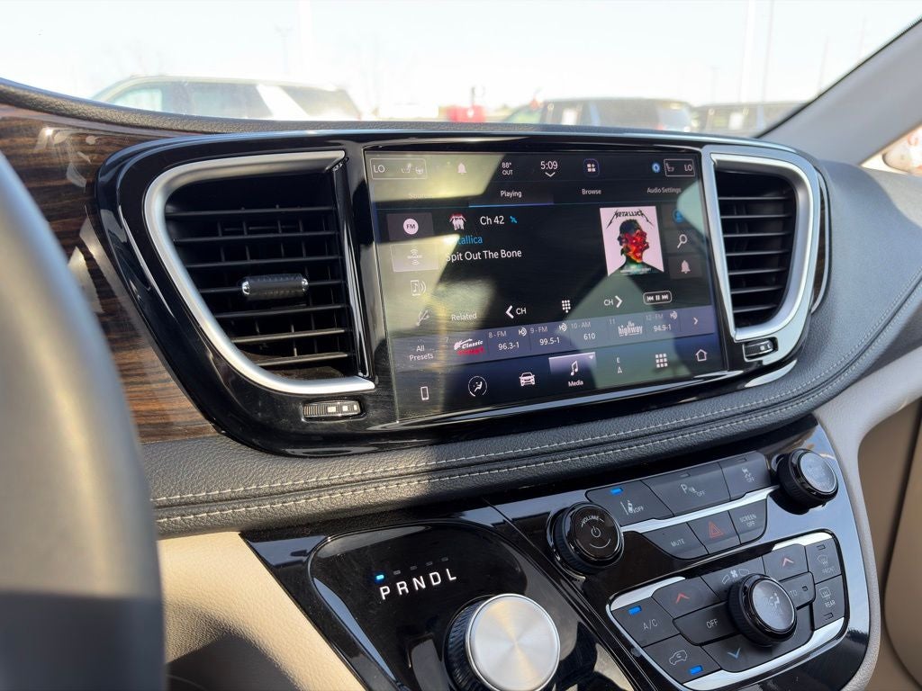 2023 Chrysler Pacifica Hybrid Limited