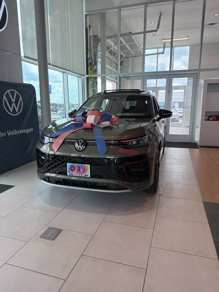 2026 Volkswagen Tiguan 2.0T SEL R-Line Turbo 4Motion's photo