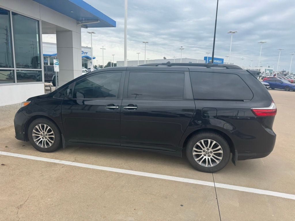 2020 Toyota Sienna XLE Premium 8 Passenger