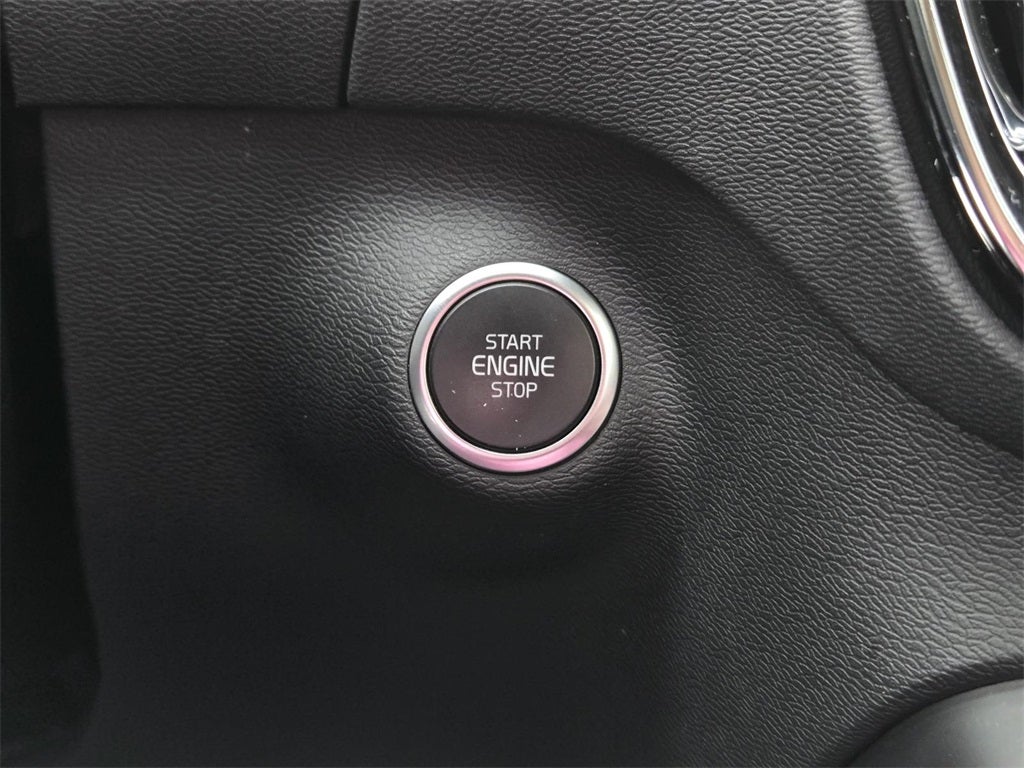 2024 Volvo XC40 B5 Core