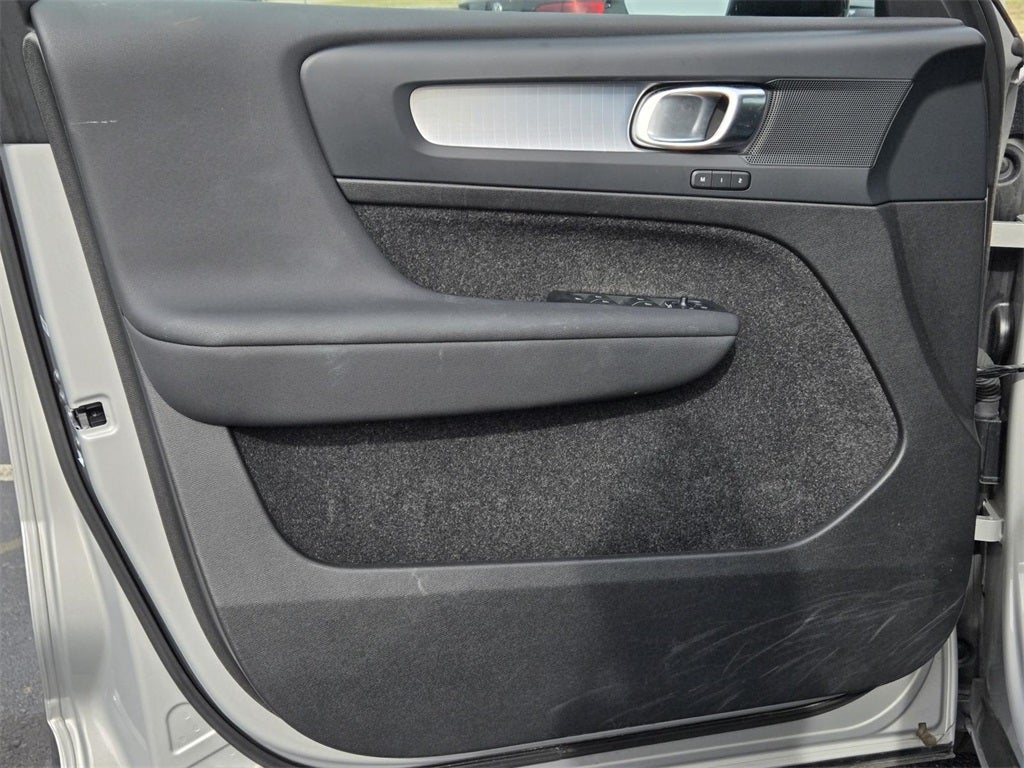 2024 Volvo XC40 B5 Core