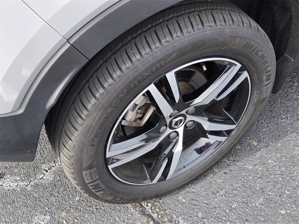 2024 Volvo XC40 B5 Core