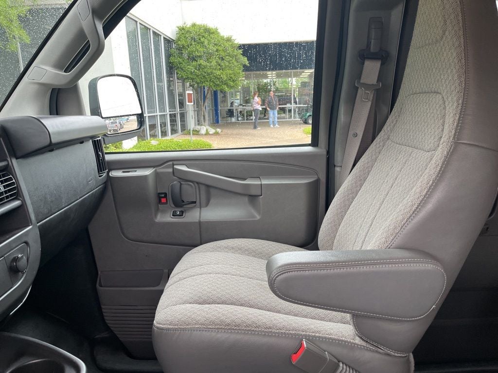 2024 Chevrolet Express 3500 LT Passenger