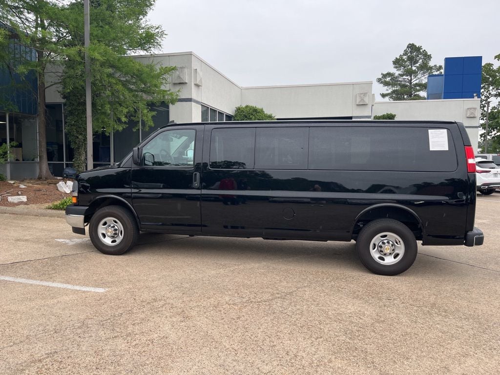 2024 Chevrolet Express 3500 LT Passenger