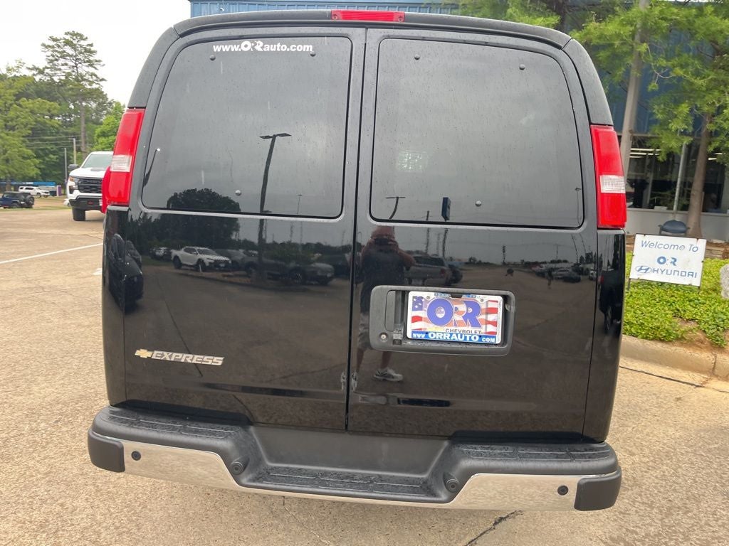 2024 Chevrolet Express 3500 LT Passenger