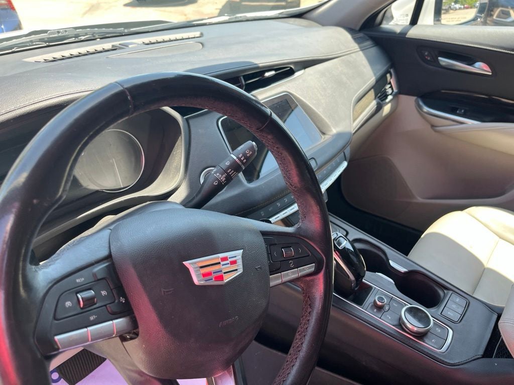 2022 Cadillac XT4 Premium Luxury