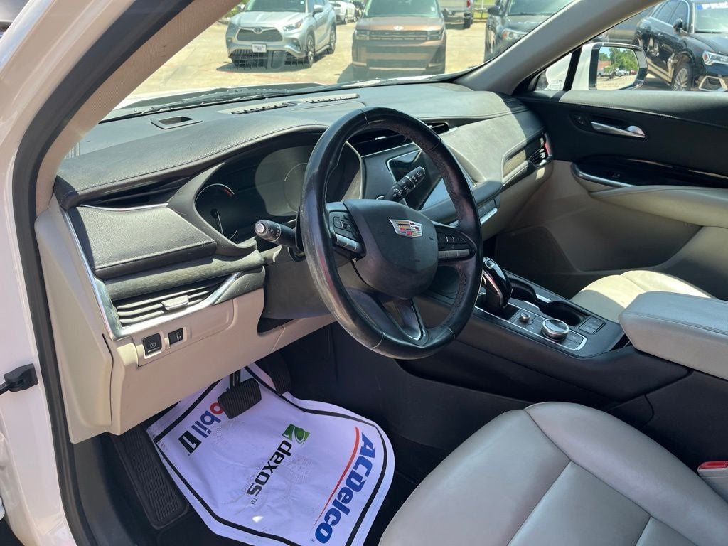 2022 Cadillac XT4 Premium Luxury