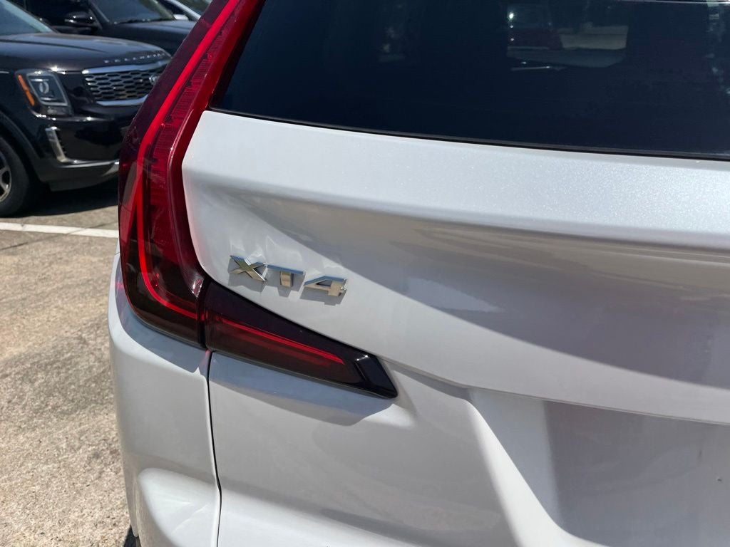 2022 Cadillac XT4 Premium Luxury