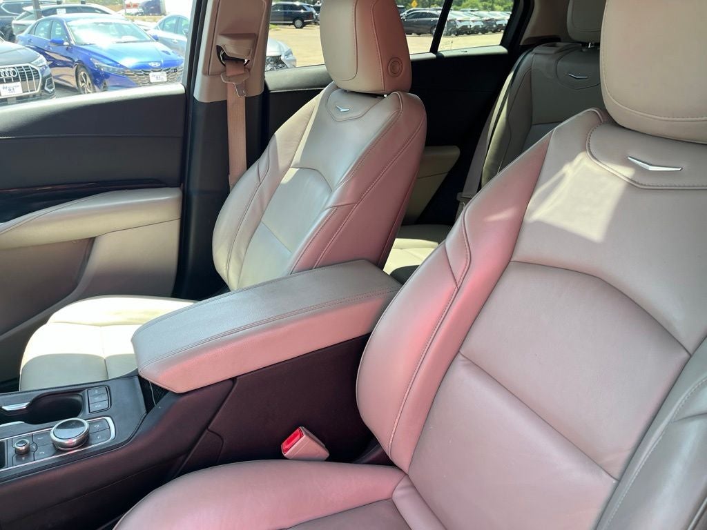 2022 Cadillac XT4 Premium Luxury