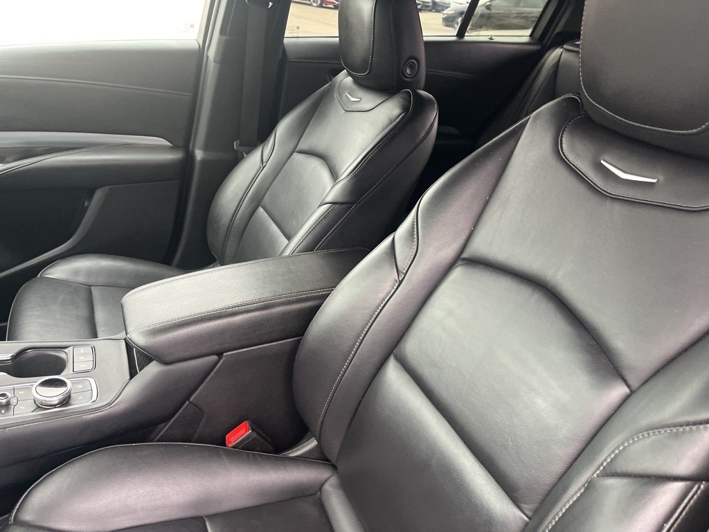 2022 Cadillac XT4 Premium Luxury