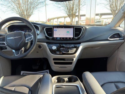 2023 Chrysler Pacifica Hybrid Touring L