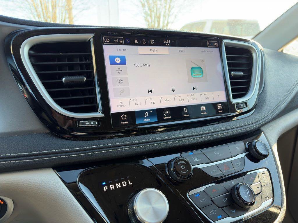 2023 Chrysler Pacifica Hybrid Touring L