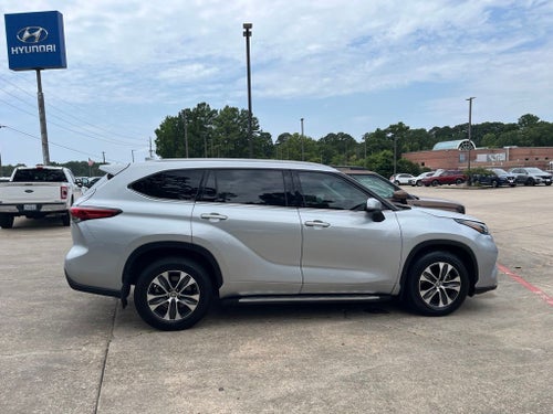 2022 Toyota Highlander Hybrid XLE