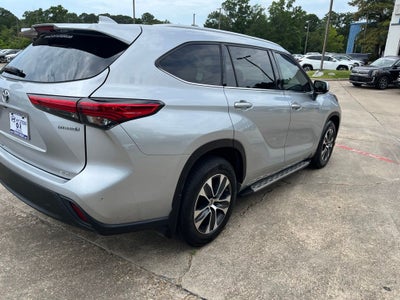 2022 Toyota Highlander Hybrid XLE