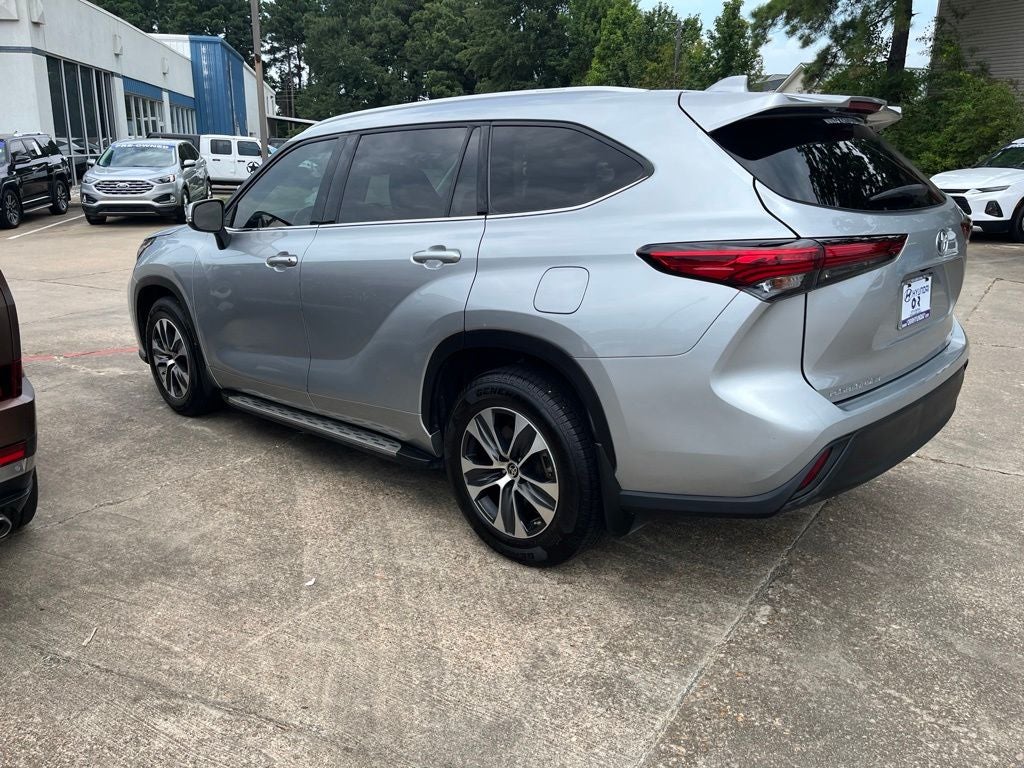 2022 Toyota Highlander Hybrid XLE