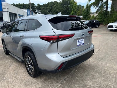 2022 Toyota Highlander Hybrid XLE
