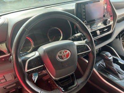 2020 Toyota Highlander LE