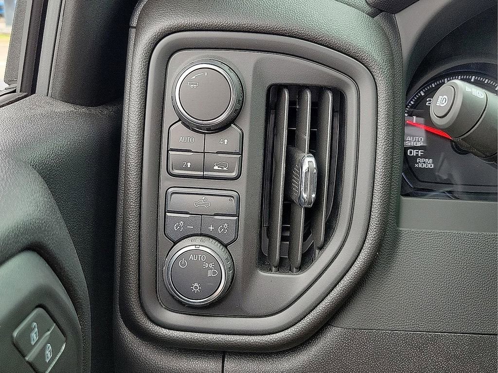 2025 Chevrolet Silverado 1500 Custom