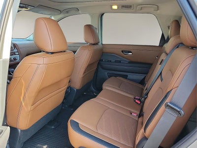 2025 Nissan Pathfinder Platinum