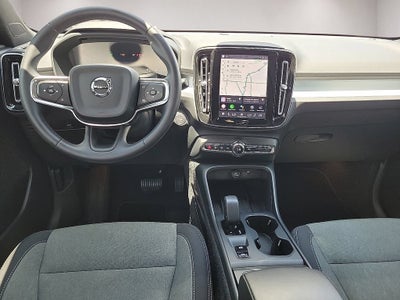 2025 Volvo XC40 Core Bright Theme